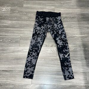 Nike Pro camo leggings. Size M. EUC